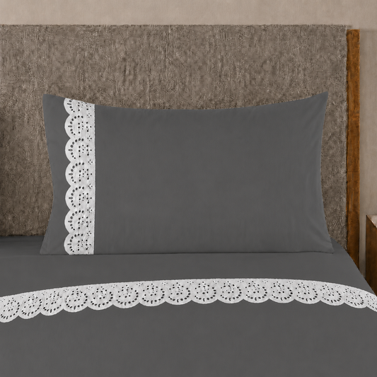 Lenzuola Matrimoniali in Puro Cotone Percalle con Balza in Pizzo San Gallo Grigio Fumo