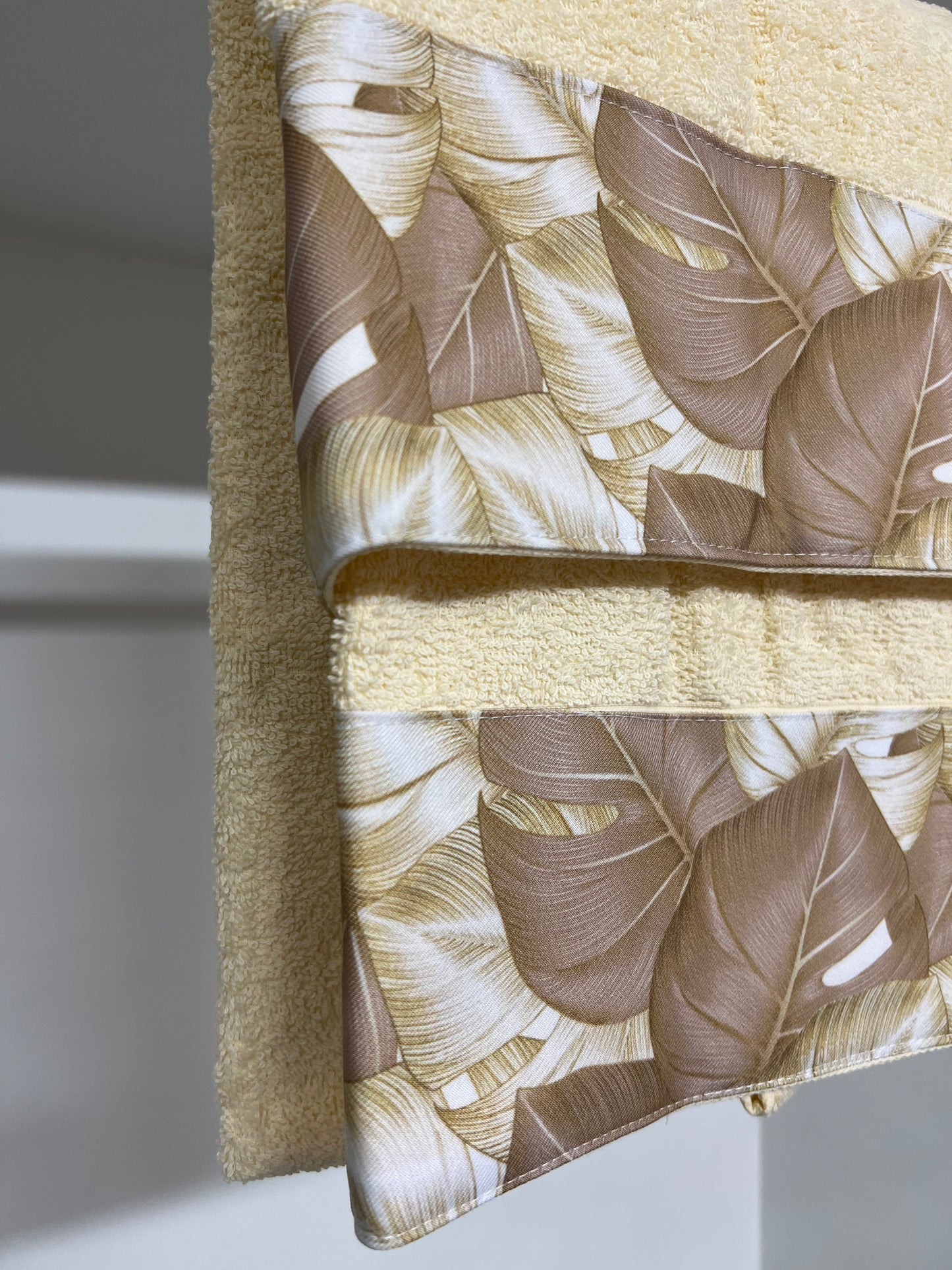Serviette de Bain 1+1 avec Bordure en Impression Digitale Tropical Taupe-Or