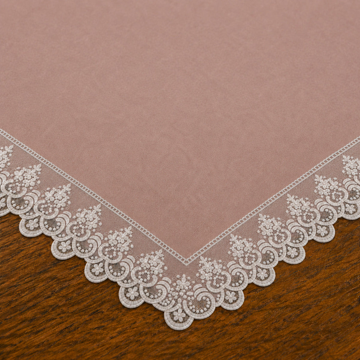 Centrotavola effetto velluto Cipria con Pizzo Rebrodé bianco, 90 × 90 cm — dettaglio tessuto e finiture