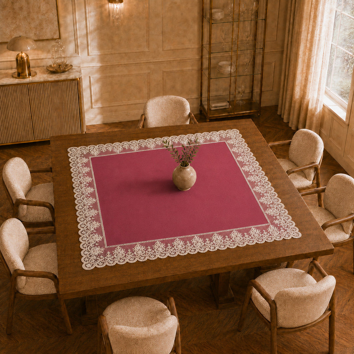 Centrotavola effetto velluto Fucsia con Pizzo Rebrodé bianco, 90 × 90 cm — vista dall’alto