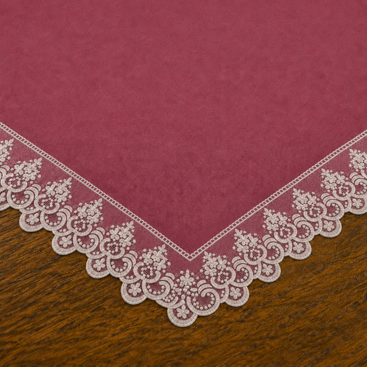 Centrotavola effetto velluto Fucsia con Pizzo Rebrodé bianco, 90 × 90 cm — dettaglio tessuto e finiture