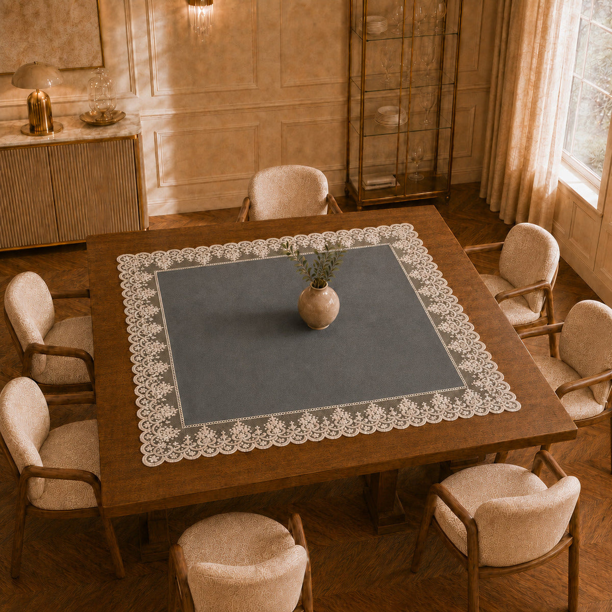 Centrotavola effetto velluto Grigio Scuro con Pizzo Rebrodé bianco, 90 × 90 cm — vista dall’alto