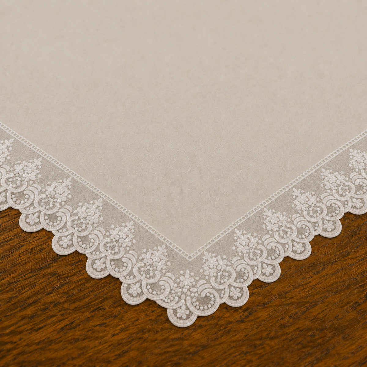 Centrotavola effetto velluto Bianco Latte con Pizzo Rebrodé bianco, 90 × 90 cm — dettaglio tessuto e finiture