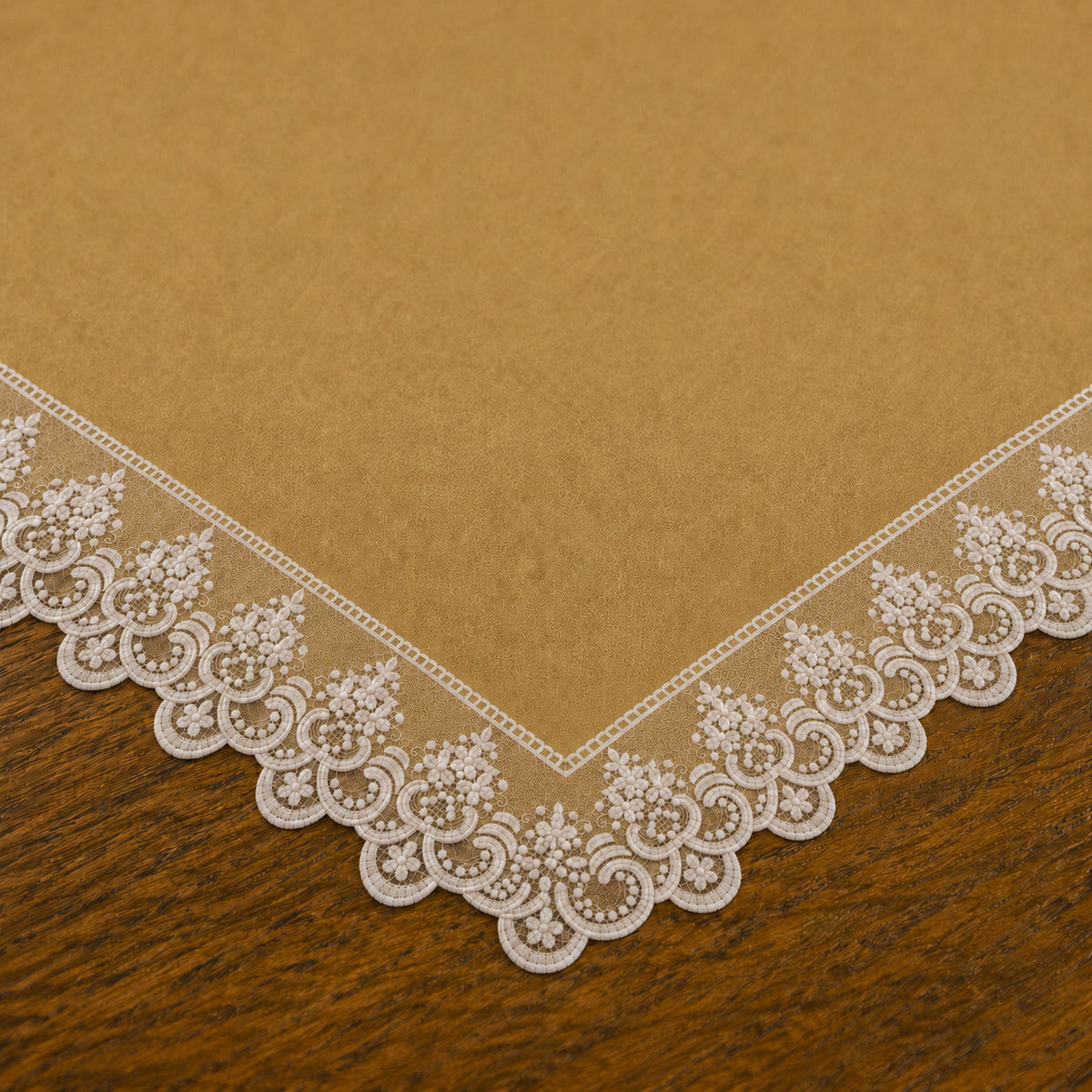 Centrotavola effetto velluto Oro con Pizzo Rebrodé bianco, 90 × 90 cm — dettaglio tessuto e finiture