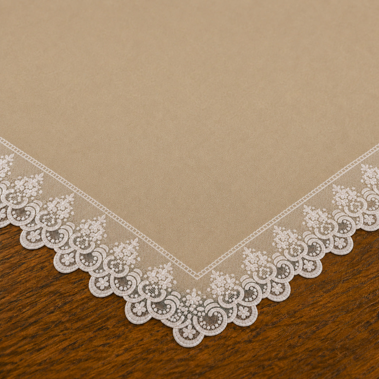 Centrotavola effetto velluto Panna con Pizzo Rebrodé bianco, 90 × 90 cm — dettaglio tessuto e finiture