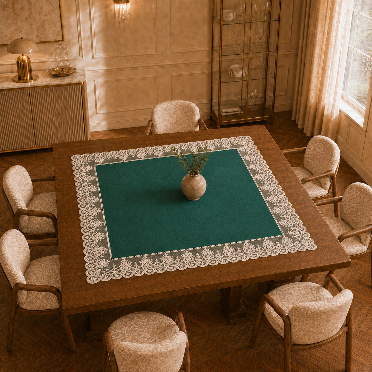Centrotavola effetto velluto Smeraldo con Pizzo Rebrodé bianco, 90 × 90 cm — vista dall’alto