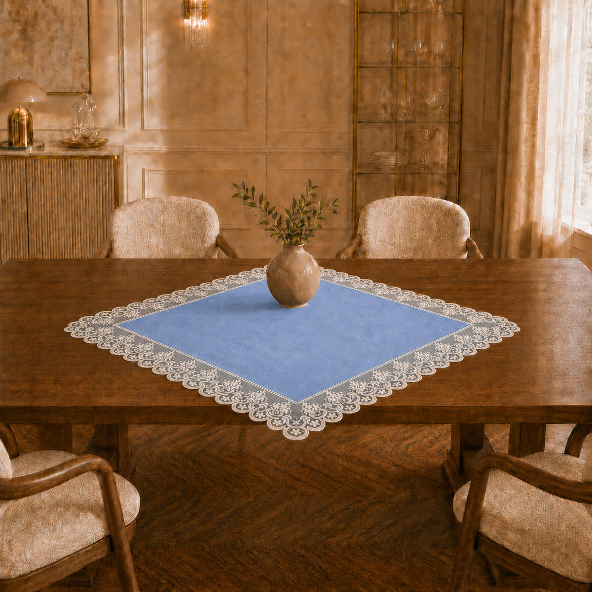 Centrotavola effetto velluto Carta da Zucchero con Pizzo Rebrodé bianco, 90 × 90 cm — vista ambientata