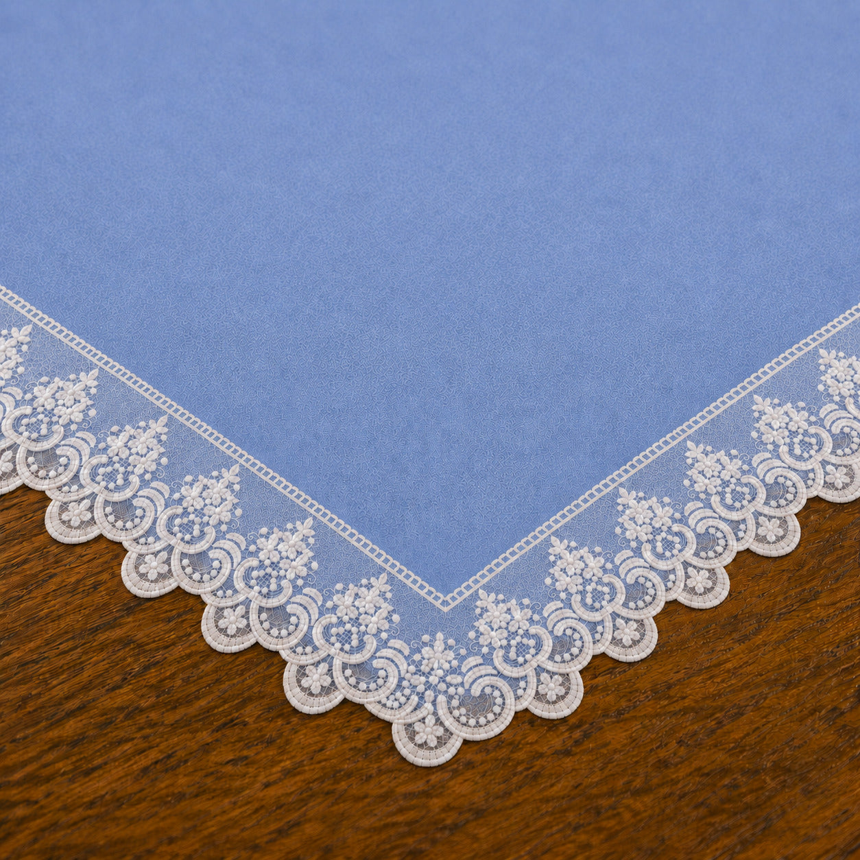Centrotavola effetto velluto Carta da Zucchero con Pizzo Rebrodé bianco, 90 × 90 cm — dettaglio tessuto e finiture