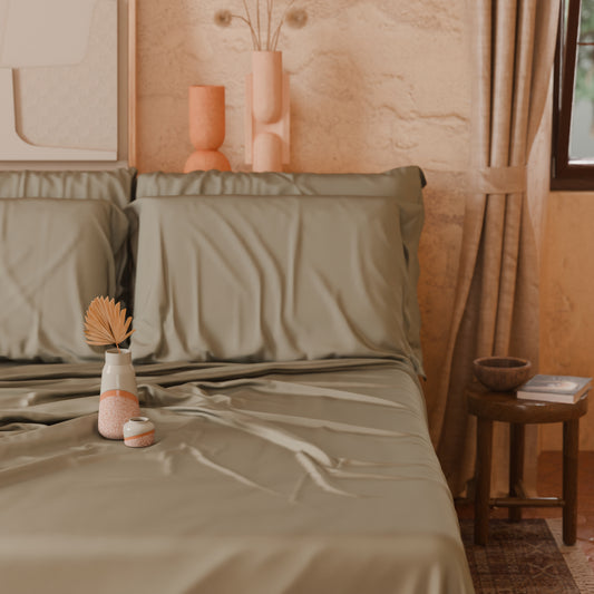 Draps unis en satin de coton taupe