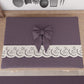 Housse de Plaque de Cuisson Shabby Chic avec Dentelle et Noeud Mauve