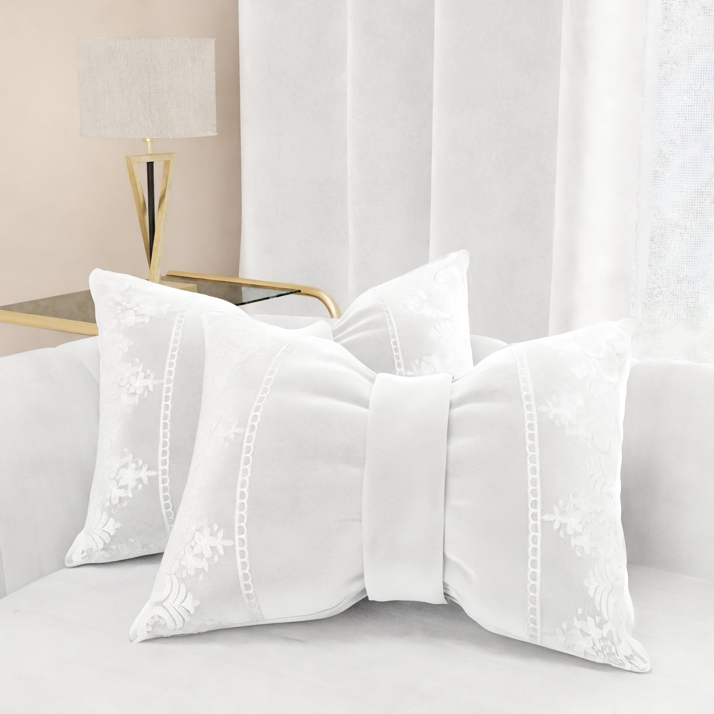 Cuscino Arredo Fiocco in Velluto e Balza con Pizzo Rebrodè 40x50 cm, Cuscino divano Bianco By Sissy