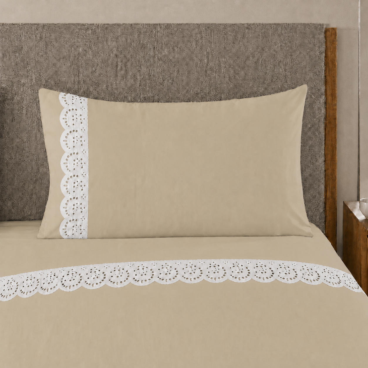 Lenzuola Matrimoniali in Puro Cotone Percalle con Balza in Pizzo San Gallo Beige