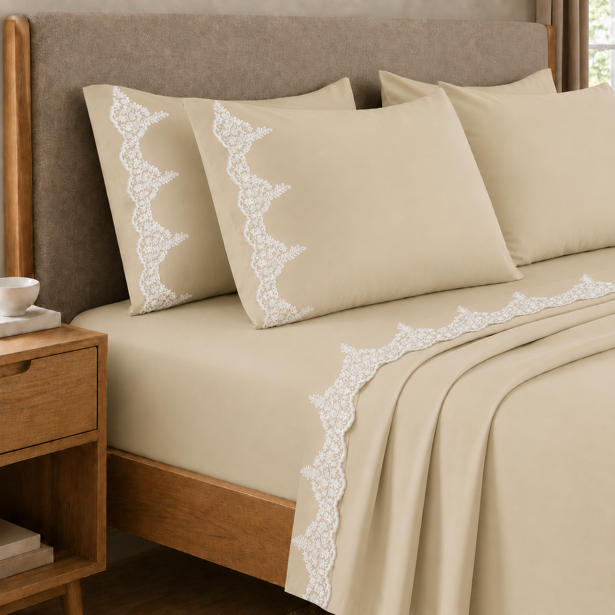 Lenzuola Matrimoniali in Puro Cotone Percalle con Balza in Pizzo Chantilly Beige