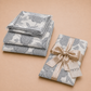 Promo Cucina Peonie Grigio Tovaglia in Stampa Digitale + Tovaglia Trasparente + Runner in Omaggio