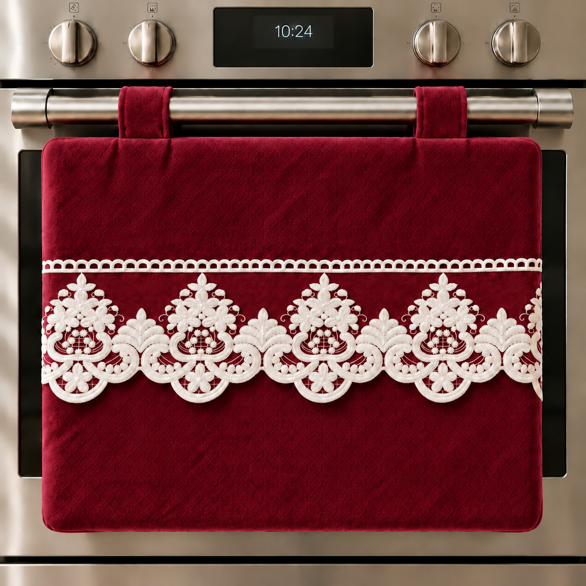 Forno moderno con copertura bordeaux ricamata.png