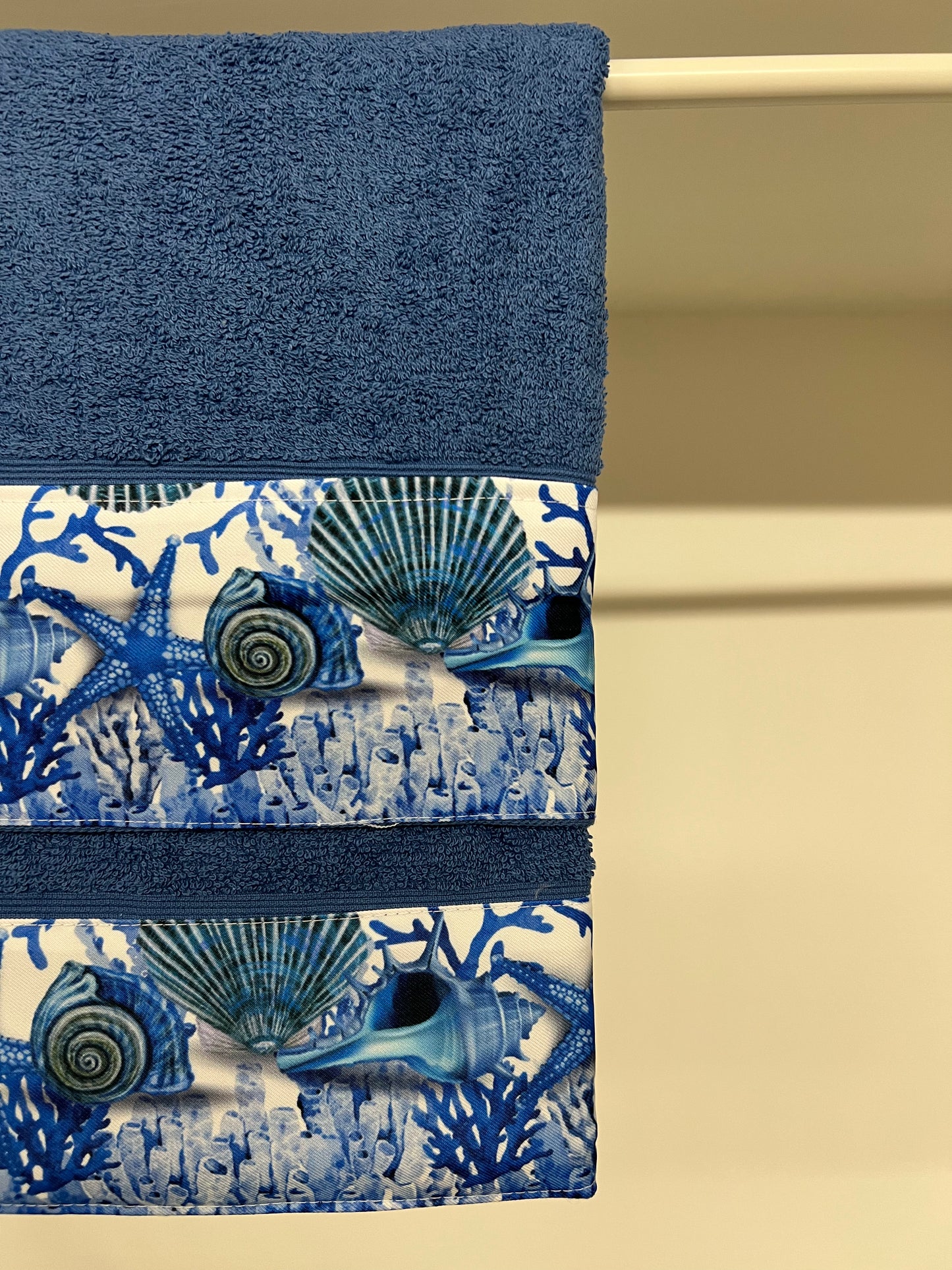 Serviette de bain 1+1 avec bordure en impression numérique Corail