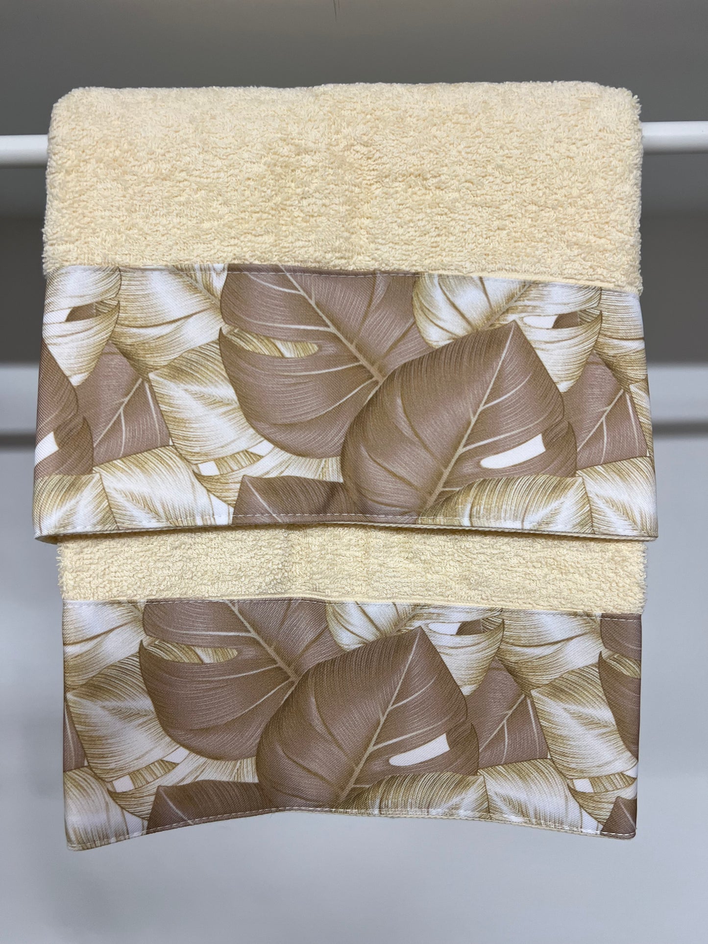 Serviette de Bain 1+1 avec Bordure en Impression Digitale Tropical Taupe-Or