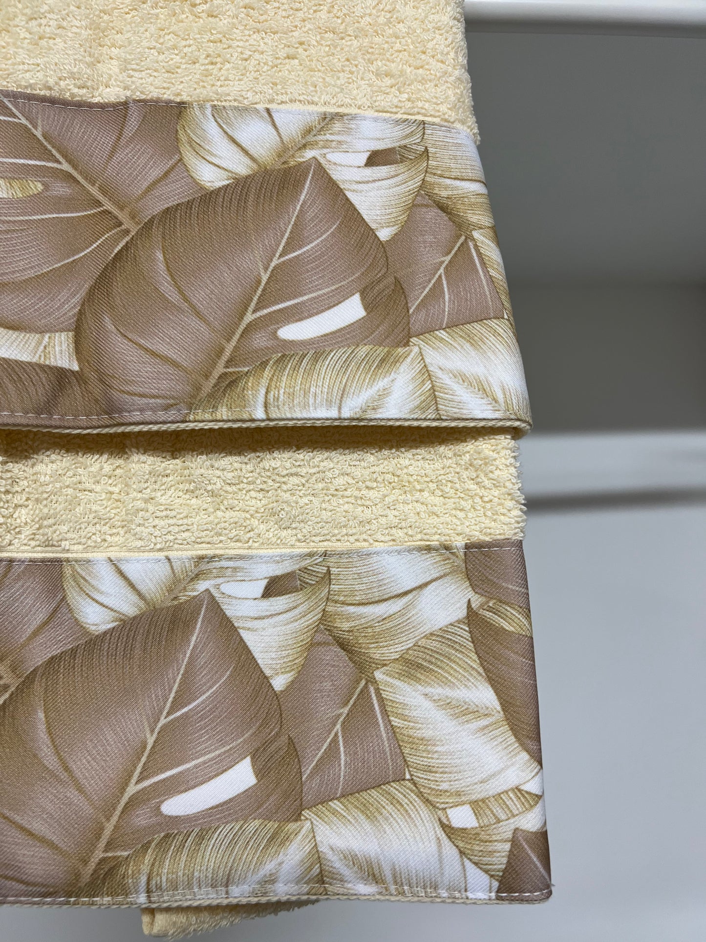 Serviette de Bain 1+1 avec Bordure en Impression Digitale Tropical Taupe-Or