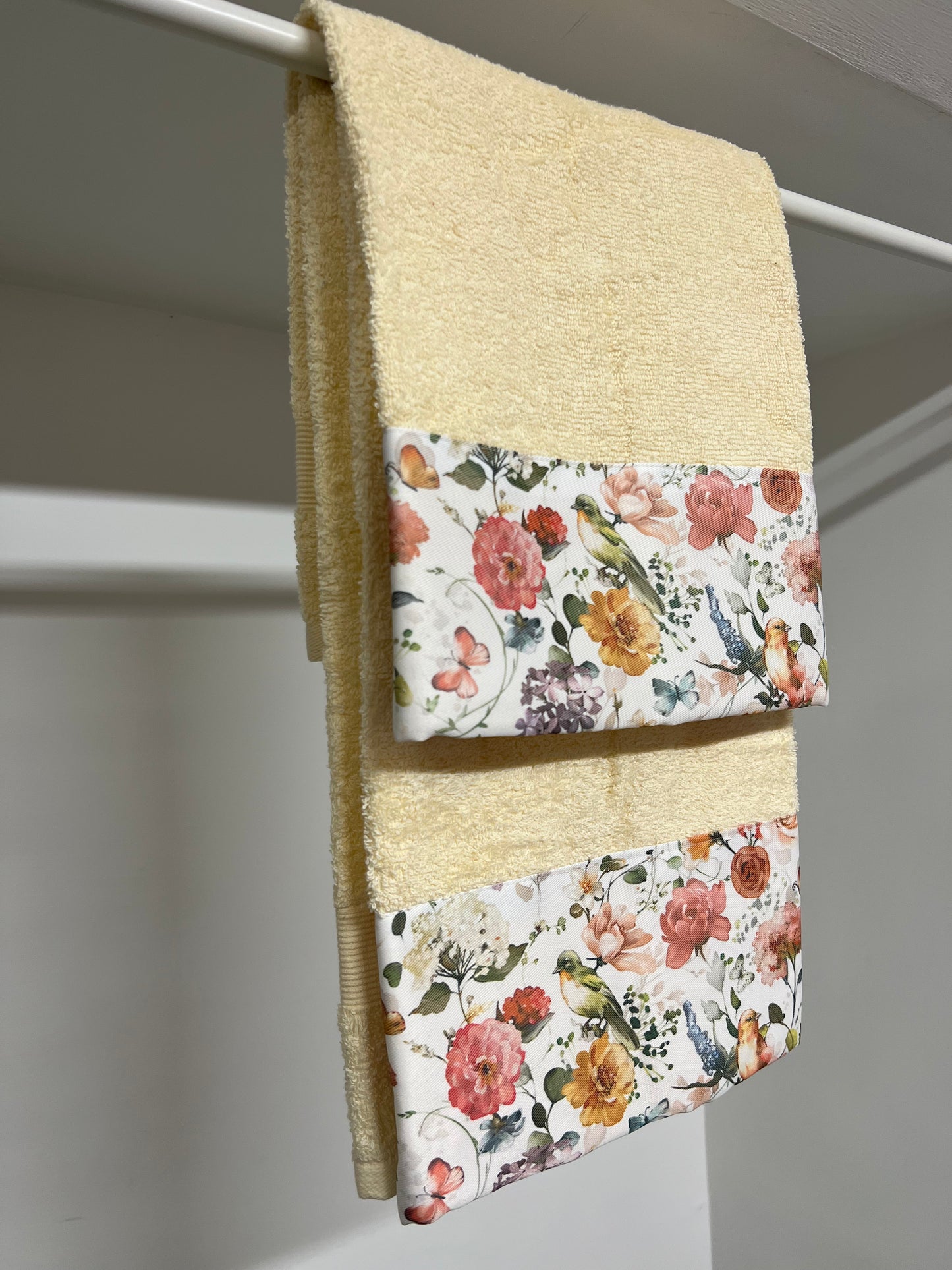 Serviette de Bain 1+1 avec Bordure en Impression Digitale Florale 06 Crème