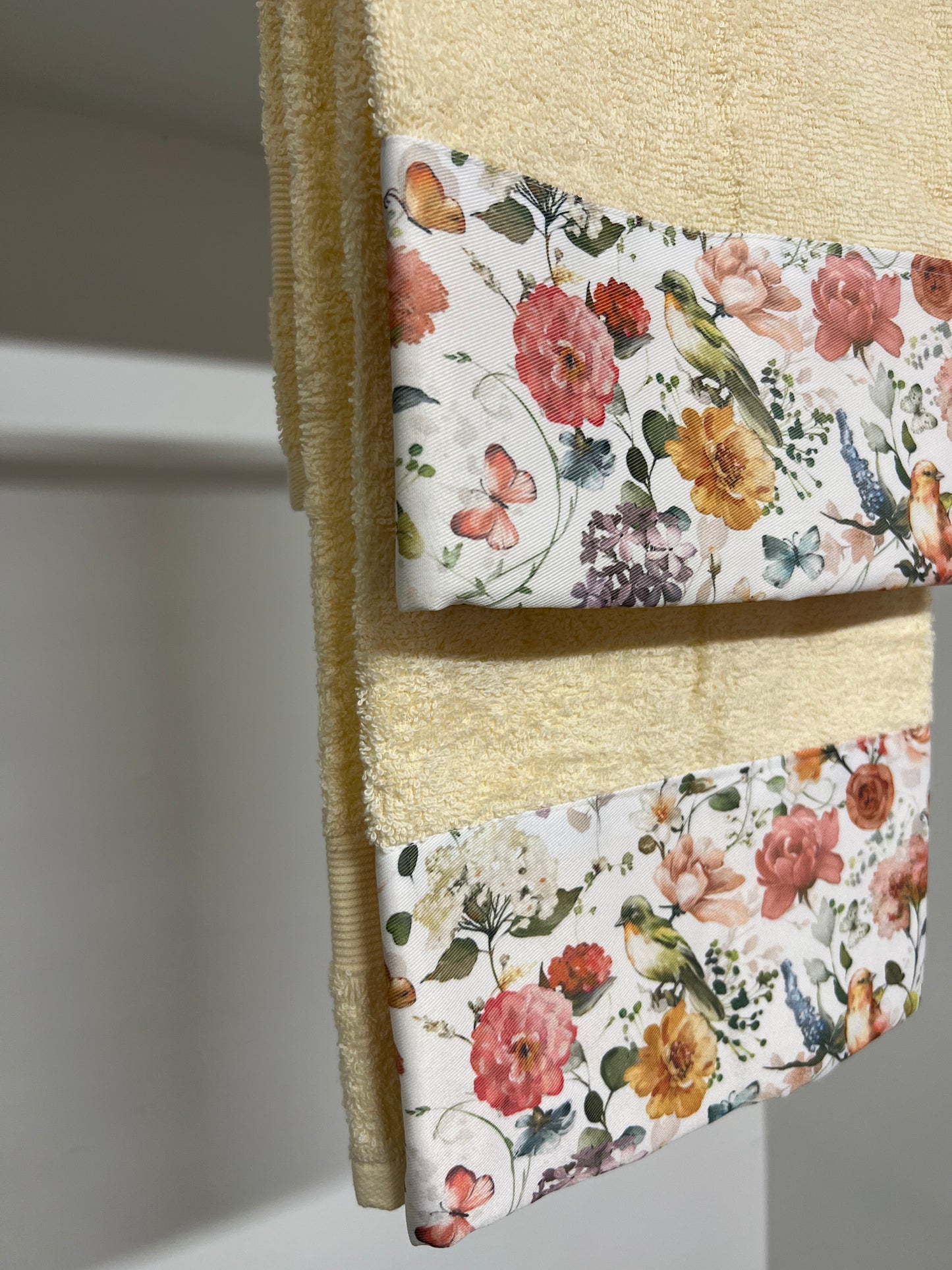 Serviette de Bain 1+1 avec Bordure en Impression Digitale Florale 06 Crème