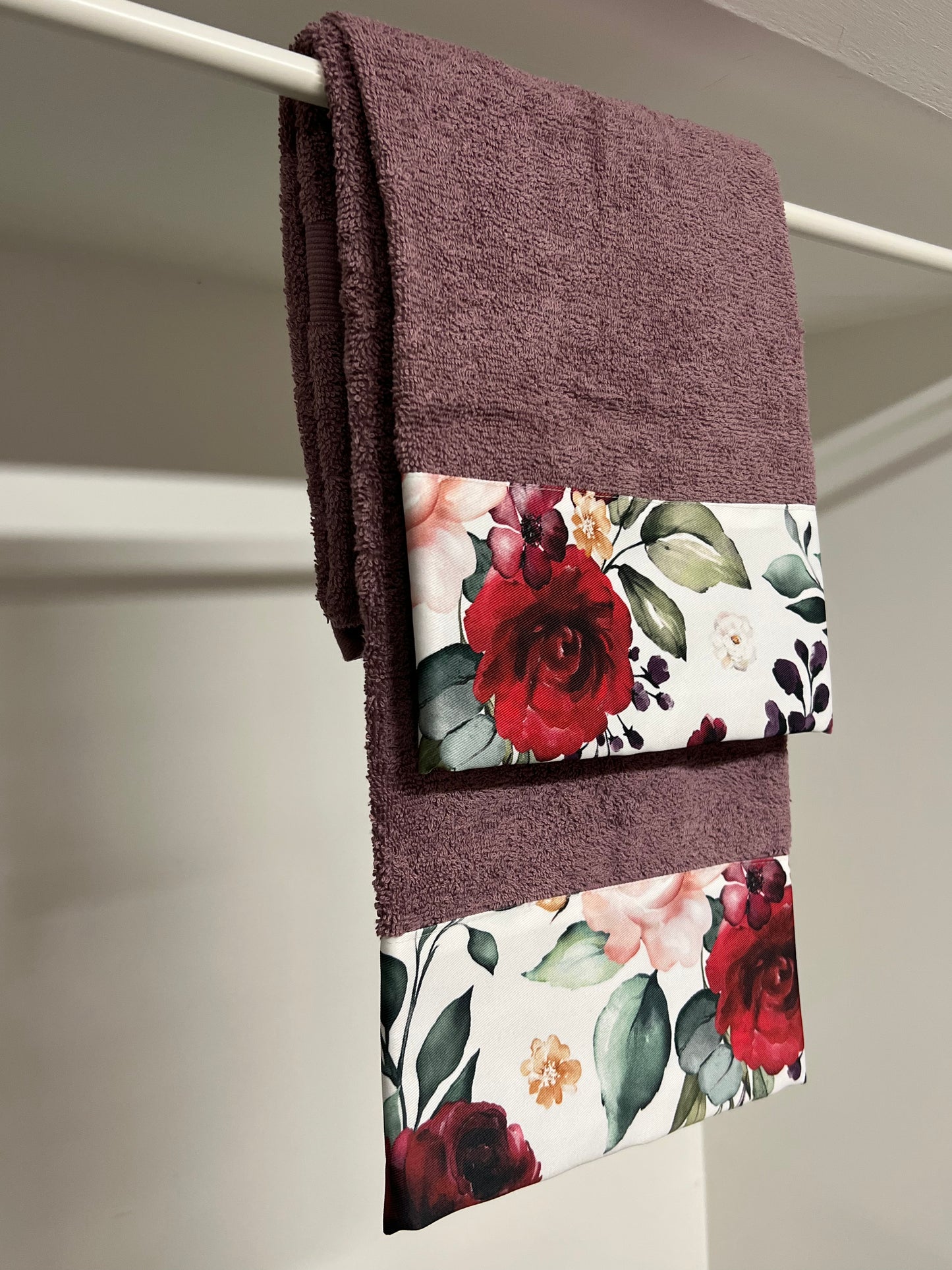 Serviette de Bain 1+1 avec Bordure en Impression Digitale Florale 07 Prune Maxi