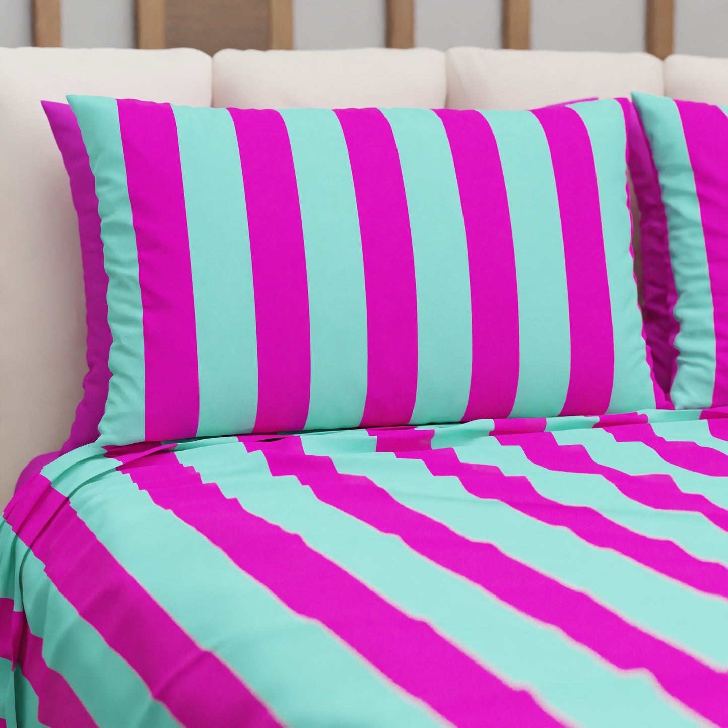 Lenzuolo Copriletto e Federe in Microfibra Righe Fucsia/Celeste.
