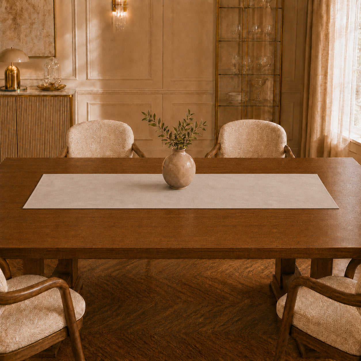 Runner da tavola effetto velluto Bianco Latte, 55 × 150 cm — vista ambientata