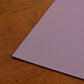 Runner da tavola effetto velluto Lilla, 55 × 150 cm — dettaglio tessuto e finiture
