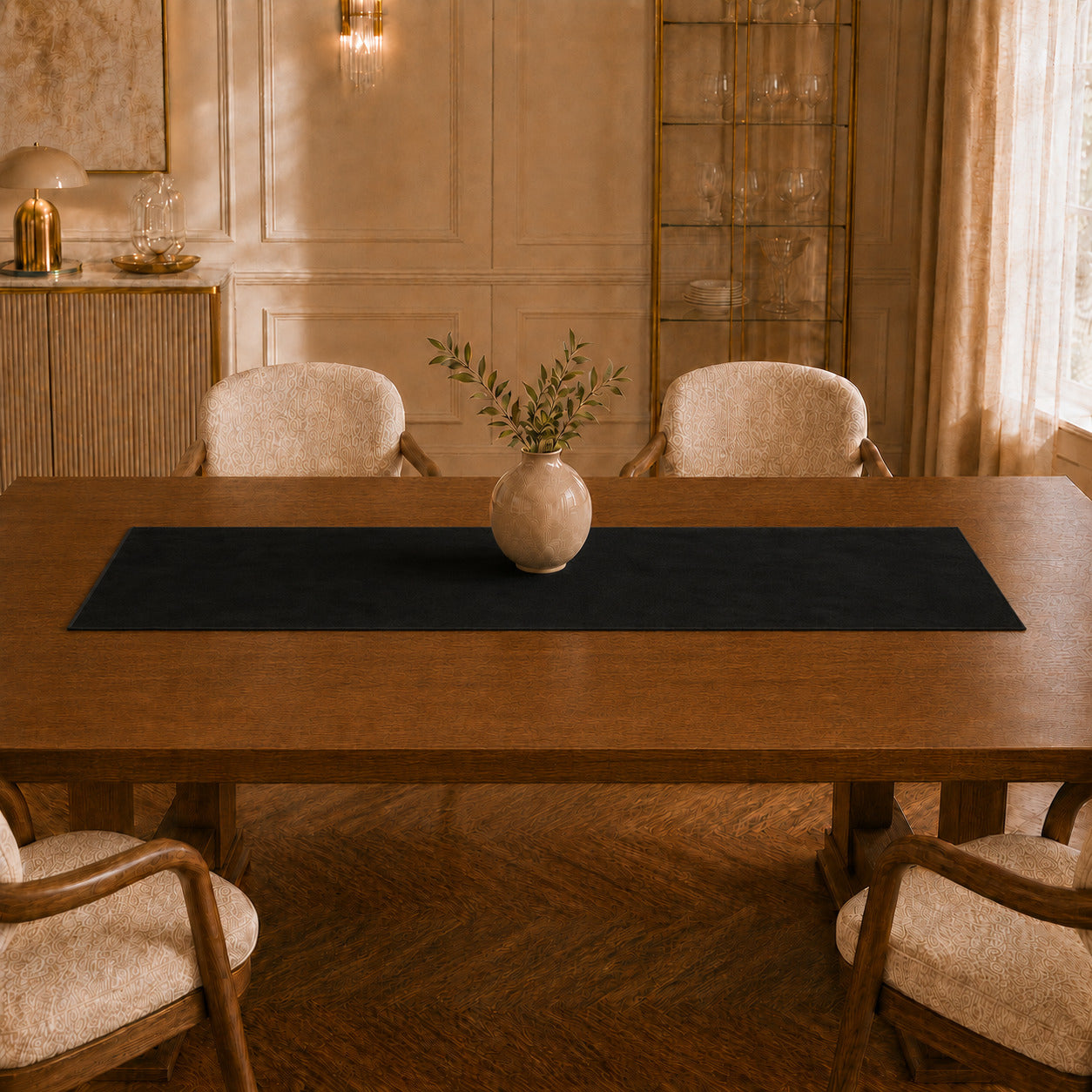Runner da tavola effetto velluto Nero, 55 × 150 cm — vista ambientata