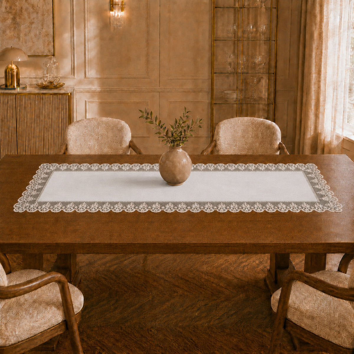 Runner da tavola effetto velluto Bianco Ottico con Pizzo Rebrodé bianco, 55 × 150 cm — vista ambientata