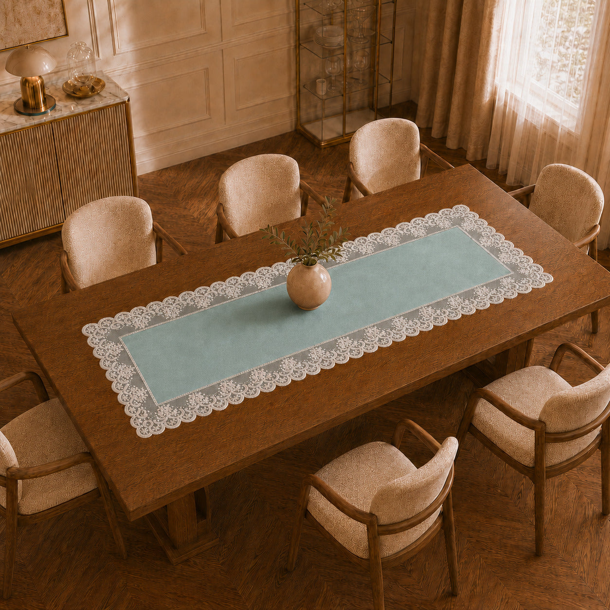 Runner da tavola effetto velluto Celeste con Pizzo Rebrodé bianco, 55 × 150 cm — vista dall’alto