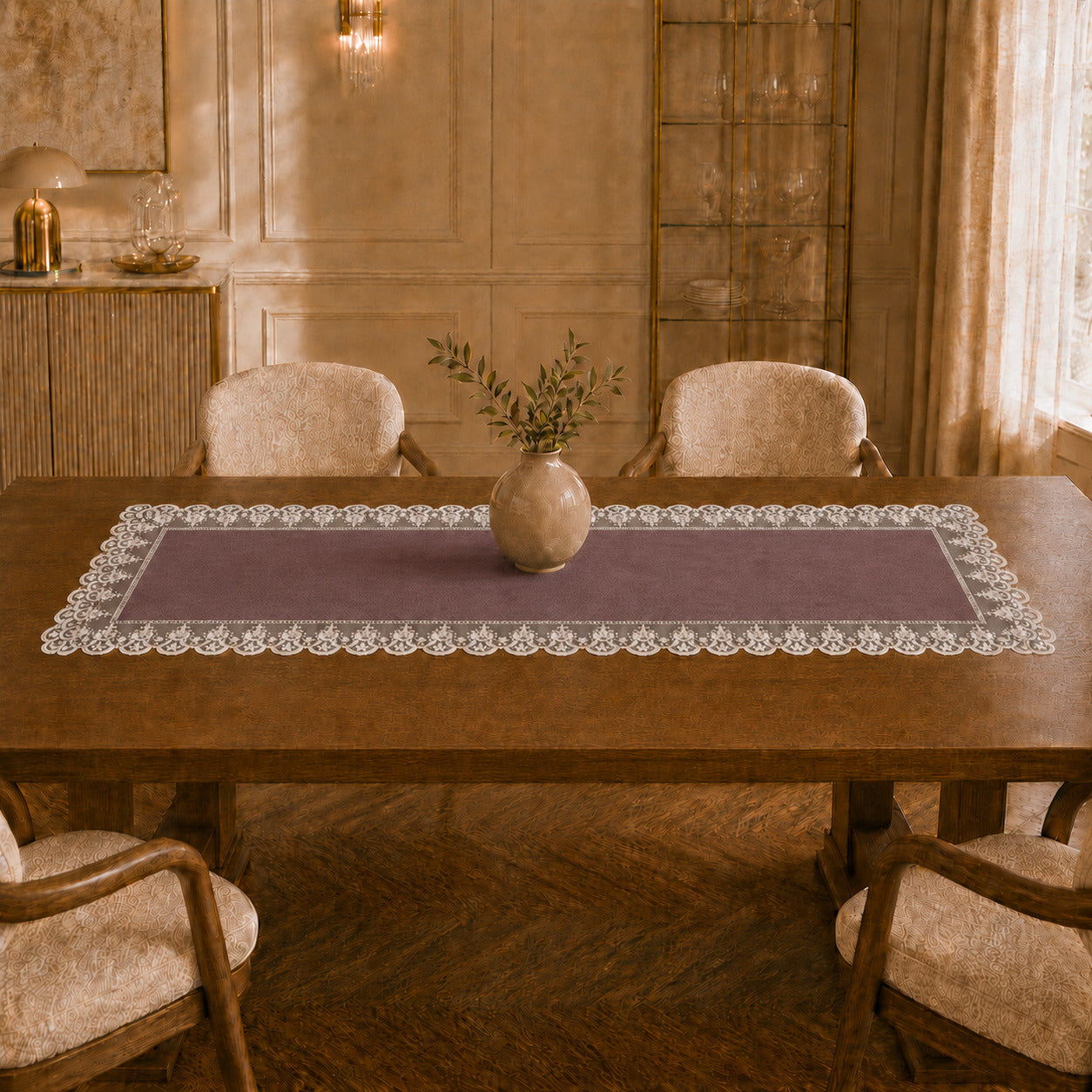 Runner da tavola effetto velluto Cipolla con Pizzo Rebrodé bianco, 55 × 150 cm — vista ambientata