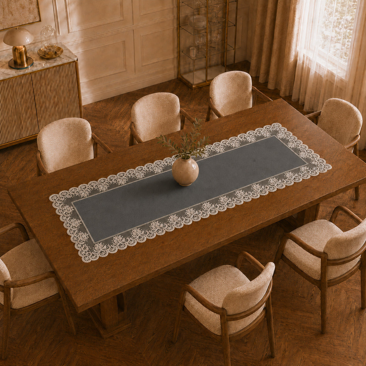 Runner da tavola effetto velluto Grigio Scuro con Pizzo Rebrodé bianco, 55 × 150 cm — vista dall’alto