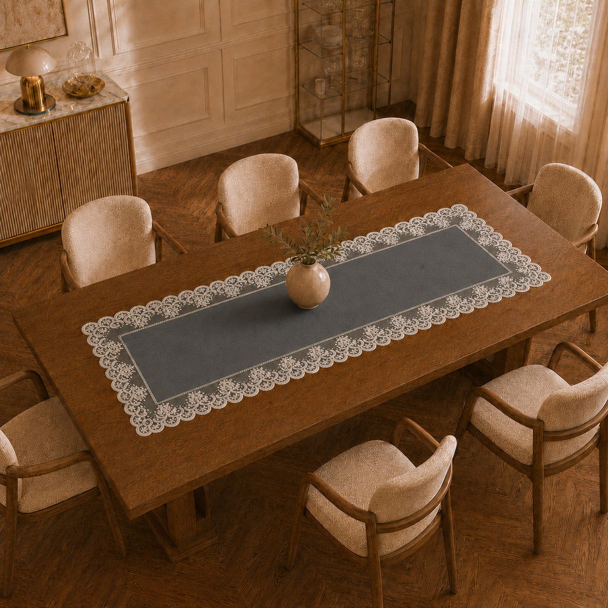 Runner da tavola effetto velluto Grigio Scuro con Pizzo Rebrodé bianco, 55 × 150 cm — vista dall’alto