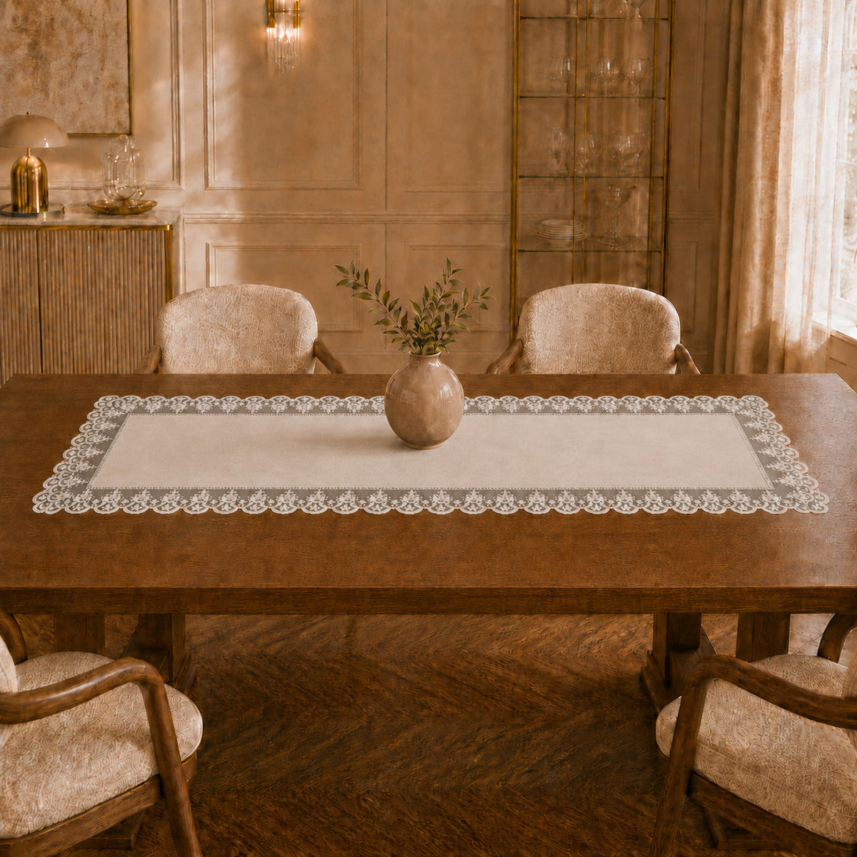 Runner da tavola effetto velluto Bianco Latte con Pizzo Rebrodé bianco, 55 × 150 cm — vista ambientata