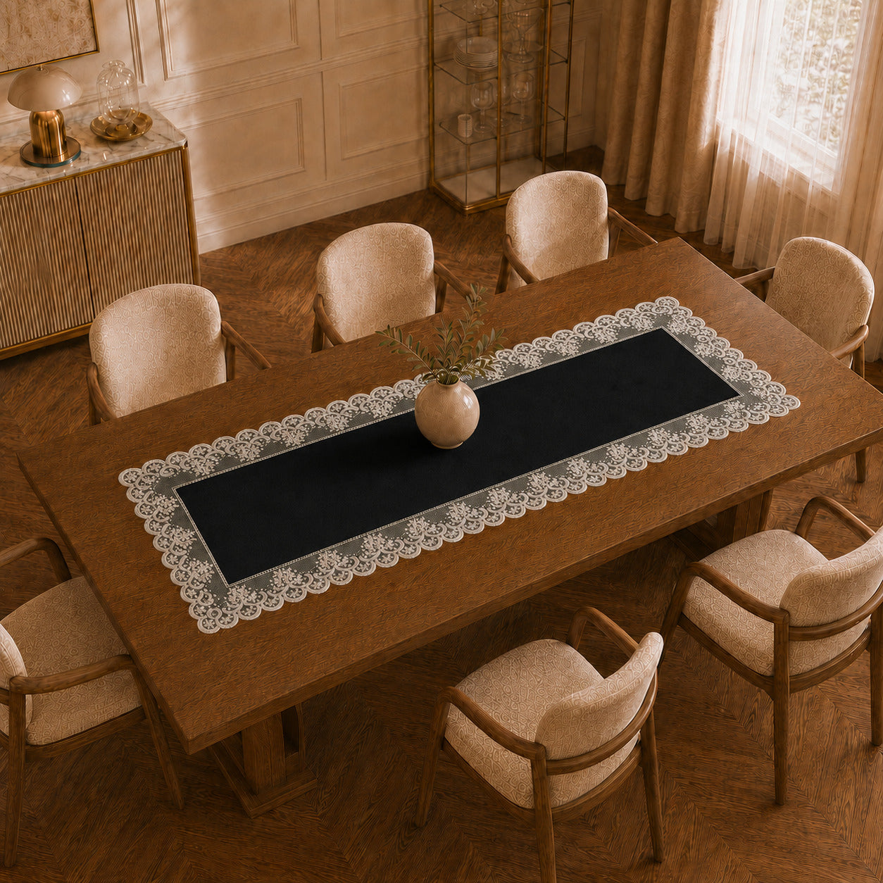 Runner da tavola effetto velluto Nero con Pizzo Rebrodé bianco, 55 × 150 cm — vista dall’alto