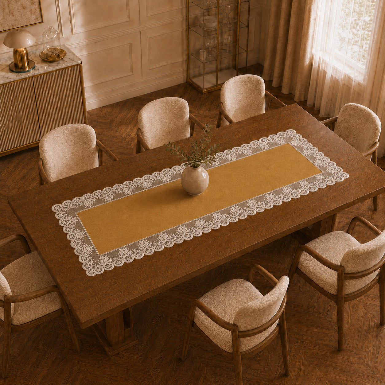 Runner da tavola effetto velluto Oro con Pizzo Rebrodé bianco, 55 × 150 cm — vista dall’alto