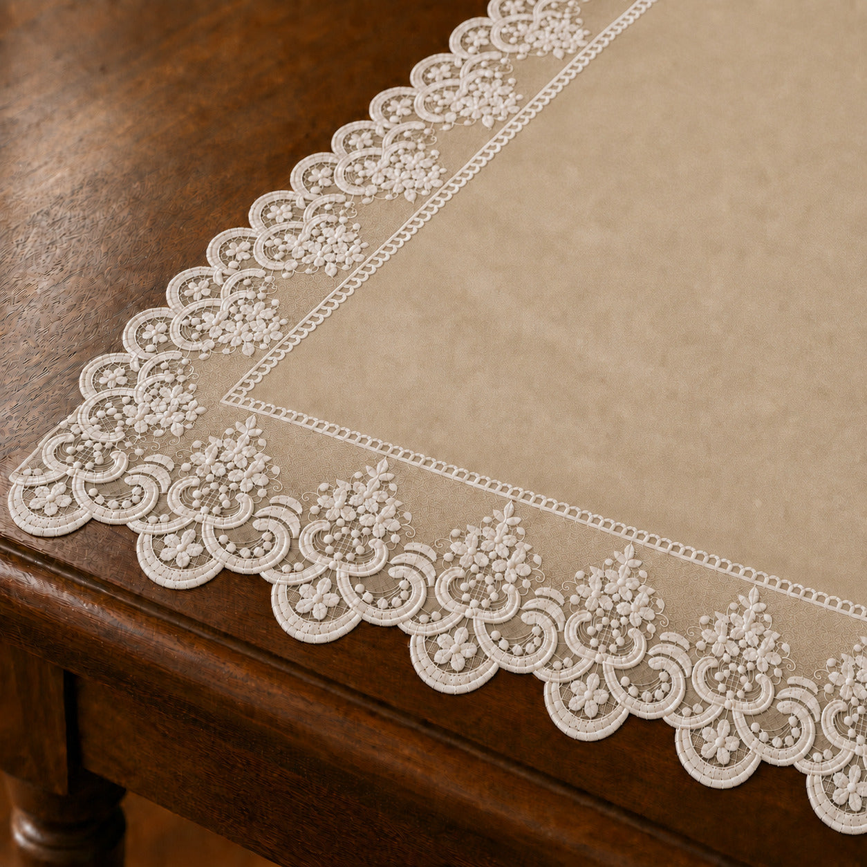 Runner da tavola effetto velluto Panna con Pizzo Rebrodé bianco, 55 × 150 cm — dettaglio tessuto e finiture