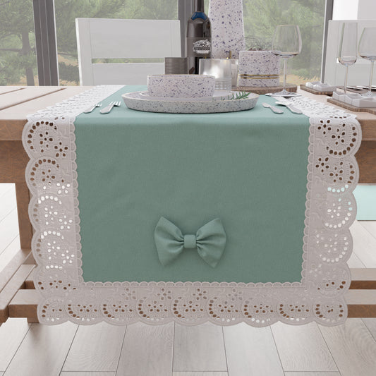 Chemin de table élégant shabby chic avec dentelle et nœuds vert d'eau