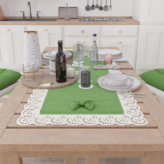 Chemin de table élégant shabby chic avec dentelle et nœuds vert