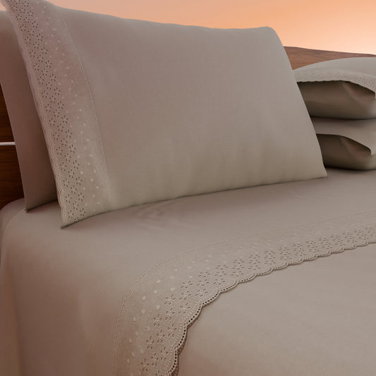 Draps doubles en pur coton percale avec volant en dentelle de San Gallo - Taupe