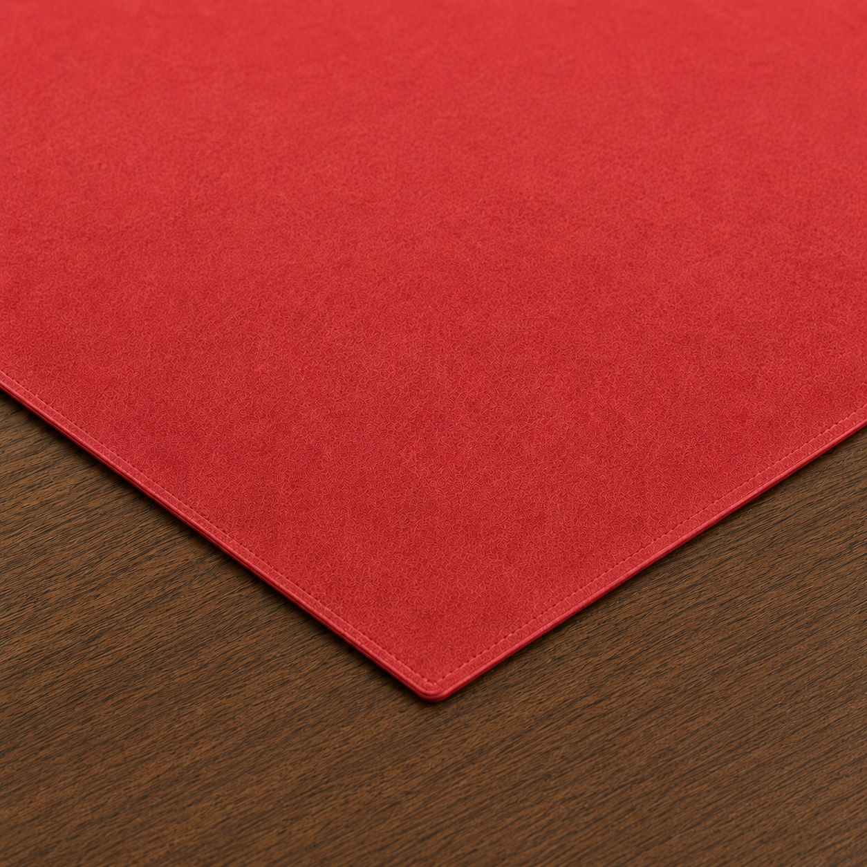 Centrotavola effetto velluto Rosso, 90 × 90 cm — dettaglio tessuto e finiture