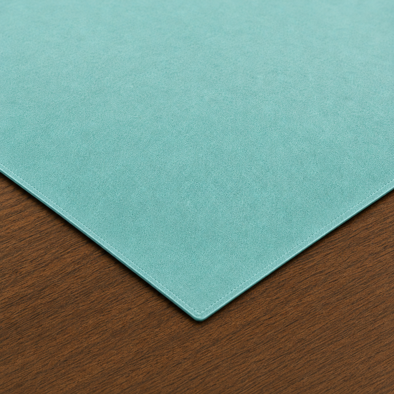 Centrotavola effetto velluto Tiffany, 90 × 90 cm — dettaglio tessuto e finiture