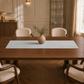 Runner da tavola effetto velluto Grigio Chiaro, 40 × 140 cm — vista ambientata