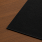Runner da tavola effetto velluto Nero, 40 × 140 cm — dettaglio tessuto e finiture