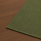 Runner da tavola effetto velluto Verde Oliva, 40 × 140 cm — dettaglio tessuto e finiture