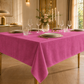 Tovaglia effetto velluto Fucsia apparecchiata per una cena al tramonto